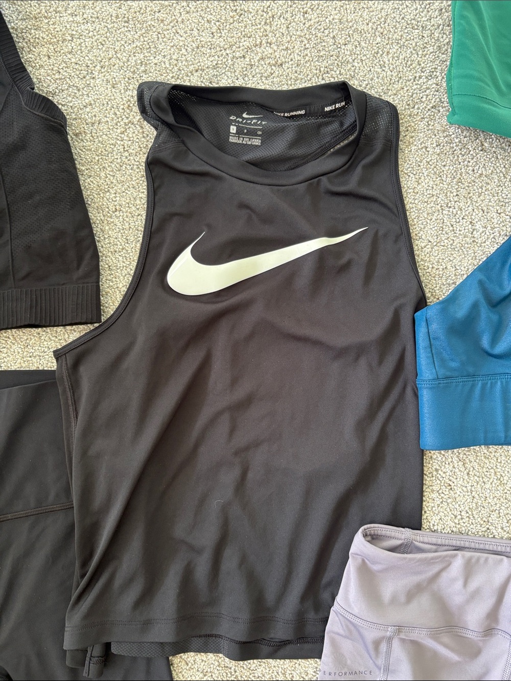 Women’s Small active clothes bundle - Picture 4 of 11